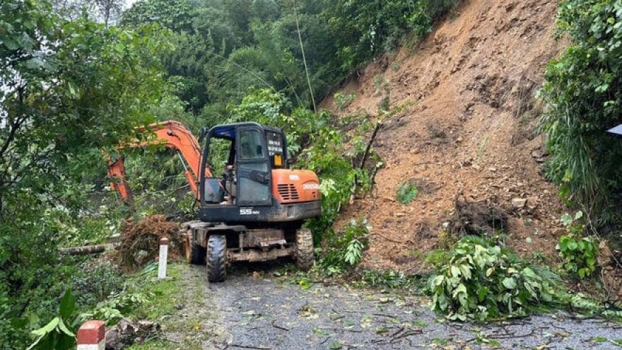 Dozens reported missing as landslide buries passenger bus